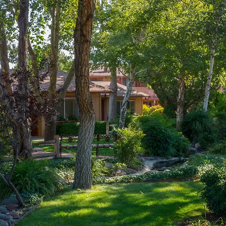Sky Ranch Lodge-3