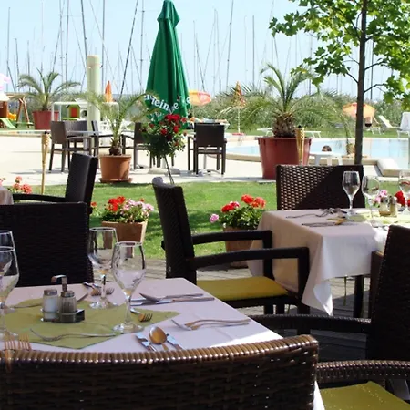 Hotel Golden Lake Resort-2