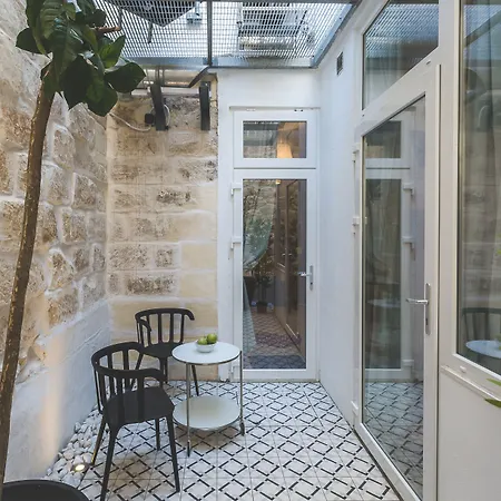 Two Pillows Boutique Hostel-3