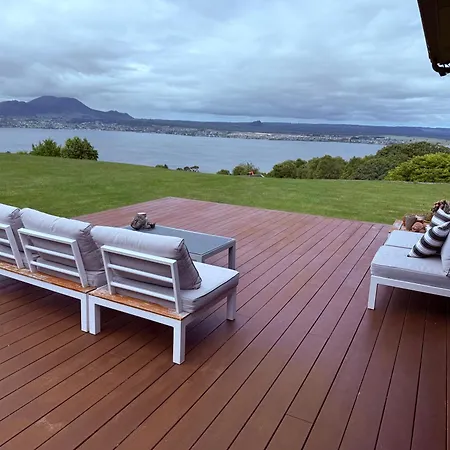 Stunning Panoramic Lakeview , Spa Pool & Privacy-2
