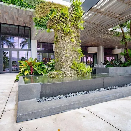 Amazing View 1 Hotel Corner Unit 2Br/2Ba W Balcony-3