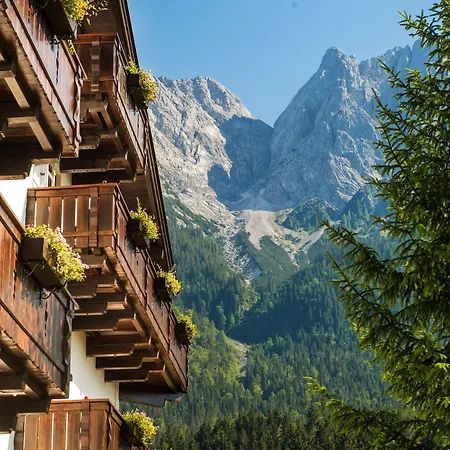 Bayern Resort Hotel - Adults only - mit Zugspitzblick - Eibsee-Nähe - Wellnessbereich - Naturpool im Sommer-2