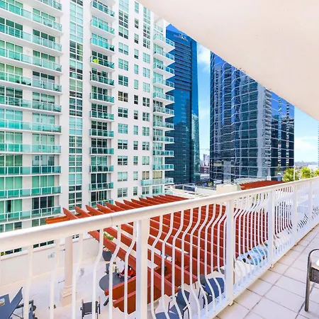 Poolside Stay In The Heart Of Brickell-2