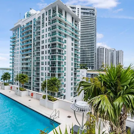 Poolside Stay In The Heart Of Brickell-3