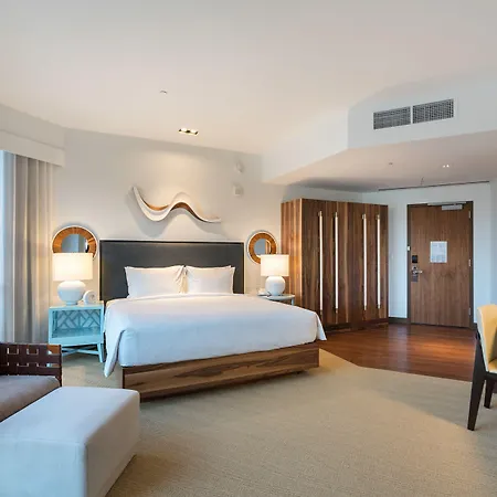 Hyatt Centric Waikiki Beach-3