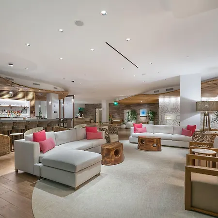 Hyatt Centric Waikiki Beach-2