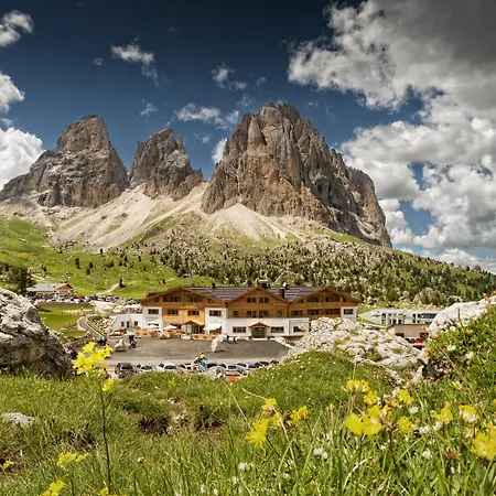 Passo Sella Dolomiti Mountain Resort-2