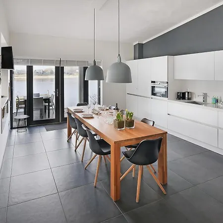 Villa 5 – The Hideaway | Wellnessvilla am Wasser mit Sauna und Jacuzzi-2