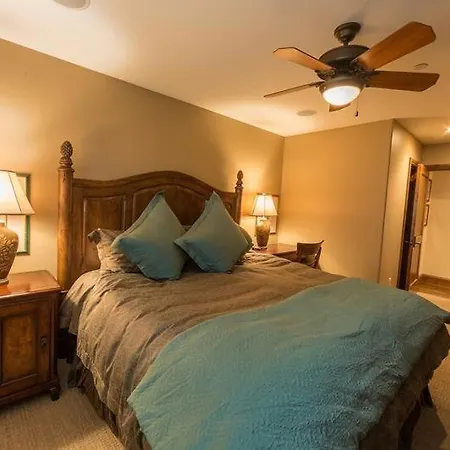 Condo With Onsite Pool & Hot Tub, Free Wifi & Garage Parking-3