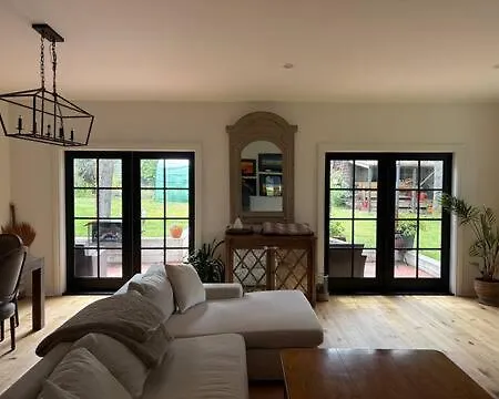 Charming Victoria Character Home-Pet Friendly-3