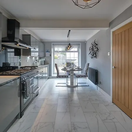 Stay Torrance-Village Home Near Glasgow-2