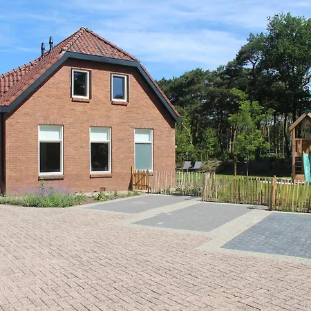 Familienhaus De Rheezermaten mit Whirlpool | 12 personen-3