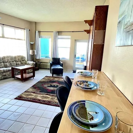 Wonderful Apartment On The Beach-3