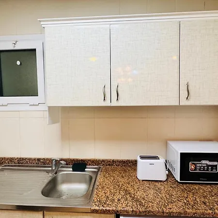 Beautiful 1 Bedroom Apartment Close To Metro-2