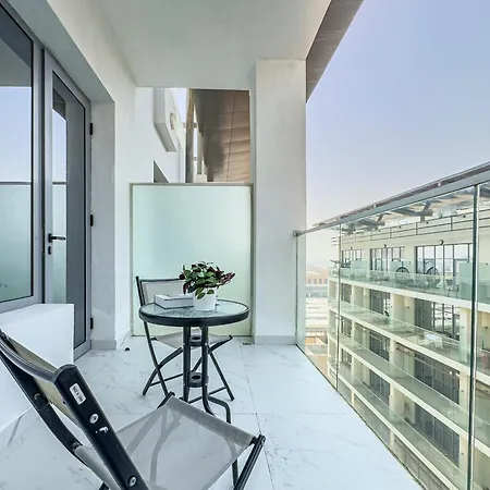 Private Rooftop Jacuzzi - Duplex - Masdar City-2