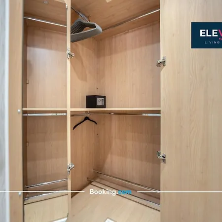 Exclusive Offers I 4 Bedroom House I Free Parking I Sleeps 10 I Elevate Living Estates Short Lets & Serviced Apartments-2