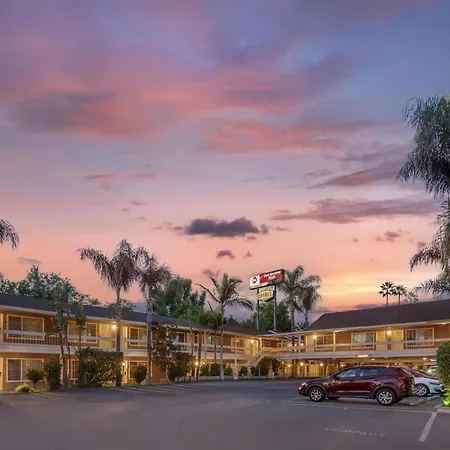 Best Western Plus Carriage Inn-3