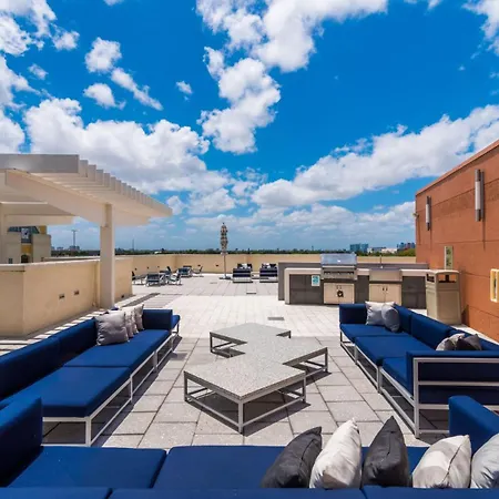 4 Bdr Sweeping Bayfront Elegance-2