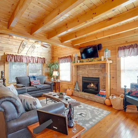 Romantic Cabin With Hot Tub In Pigeon Forge!-2