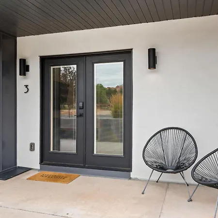 Near Downtown Stylish 2Br With Amazing Patio - 3-2