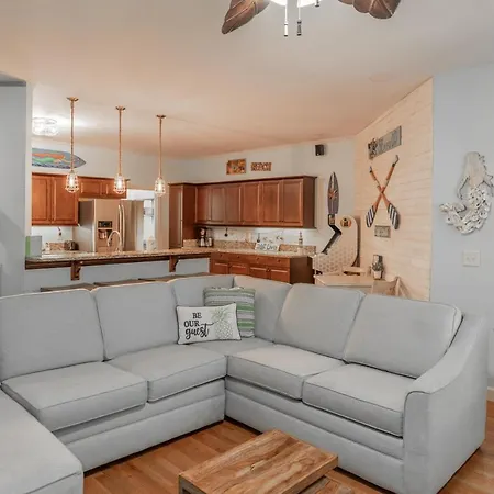 Spectacular Beach House! Arcade Games & Hot Tub! Sleeps 12!-2