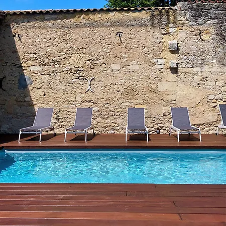 Maison Et Table D'Hotes Le Camelia Blanc-2
