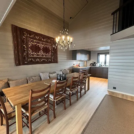 Large Balcony With Panoramic Mountain Views-3