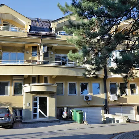 Lovely 3-Bed Apartment In Skopje-3