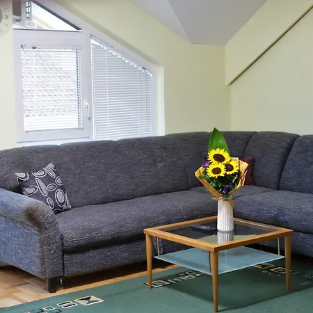 Lovely 3-Bed Apartment In Skopje-2