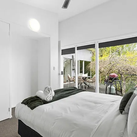 Stylish 2Br W Pool With Spa In Central Daylesford-2