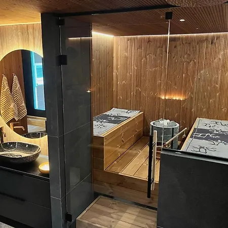 Private Home With Hot Tub & Sauna-3