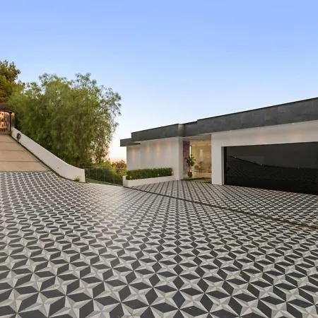 Stunning Hollywood Villa Pool And Panoramic Views-3