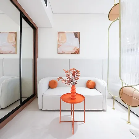 Luxury Trillionaire Studio With Jacuzzi And Canal Views In Business Bay-2