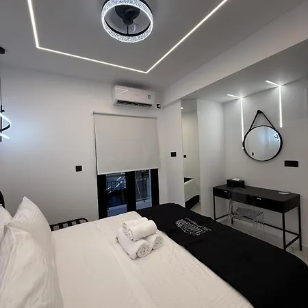 S&P-Elegant Suite With Jacuzzi-3