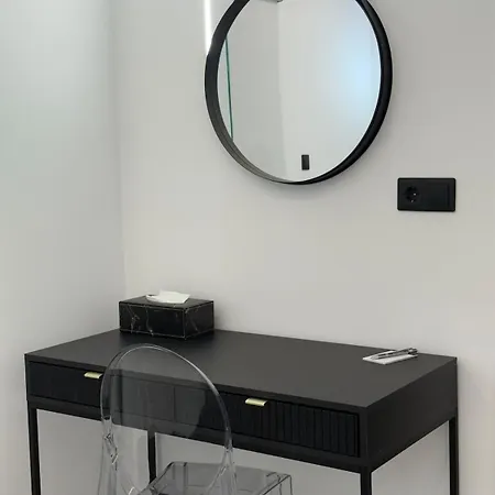 S&P-Elegant Suite With Jacuzzi-2