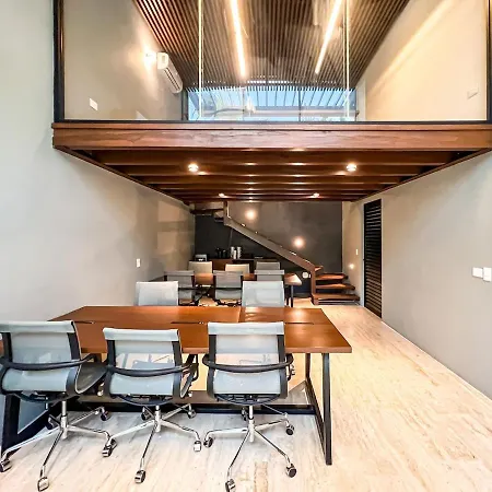 Modern 1Br Apartment With Resort-Style Amenities-3