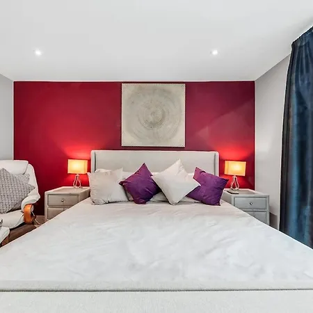 Modern 2 Bed With Balcony & London Eye Views-3
