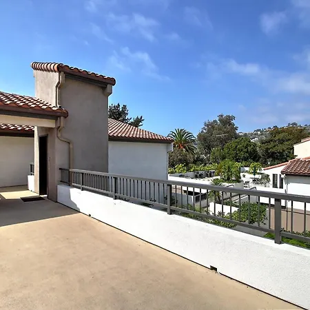 Leadbetter Beach Retreat-2