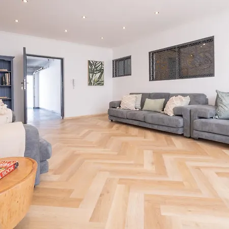Villa Noor Modern 3 Bed Luxury Retreat-3