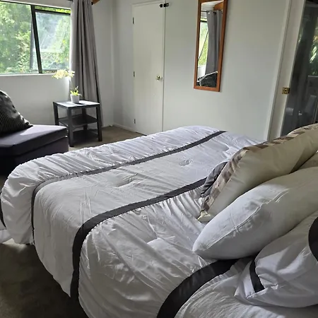 Peaceful Farm Stay In Auckland Including Pony Rides For Kids-2