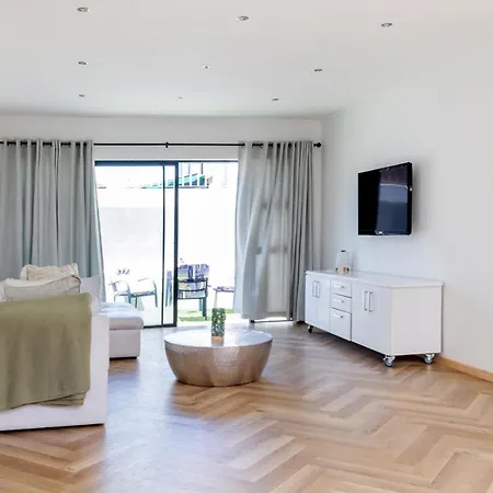Luxury 3 Bedroom Villa - Sleeps 6-2