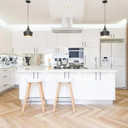 Villa Noor Modern 3 Bed Luxury Retreat-2