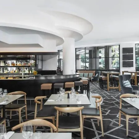 Opulent One Bedroom Apartment In Parramatta.-3