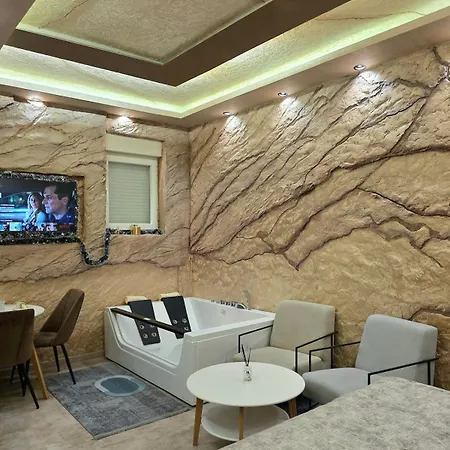Dior Apartment Novi Pazar - Luxury Jacuzzi Suite-3