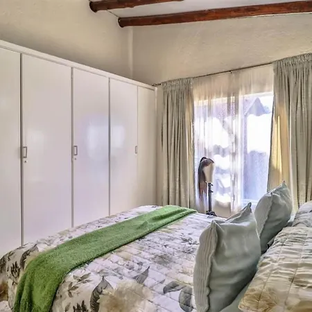 Seaside Apartment In Camps Bay-2