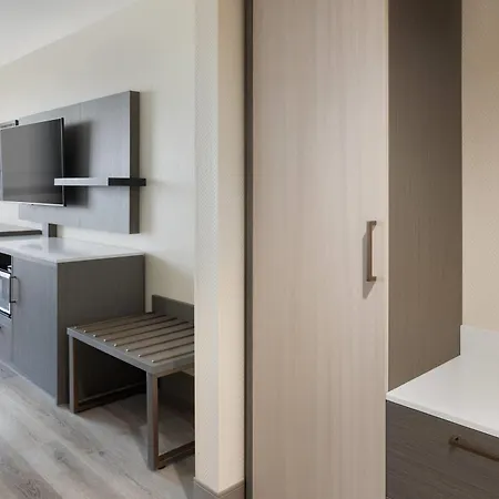 Ramada Plaza By Wyndham Orlando Resort & Suites Intl Drive - Newly Renovated!-2