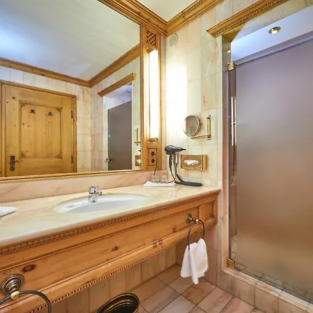 Parkhotel Wallgau 4 Sterne Superior Alpenjuwel mit Spa Genuss, Golf&Wellness in der Karwendel-Region Tradition trifft Eleganz im stilvollen Rückzugsort-3