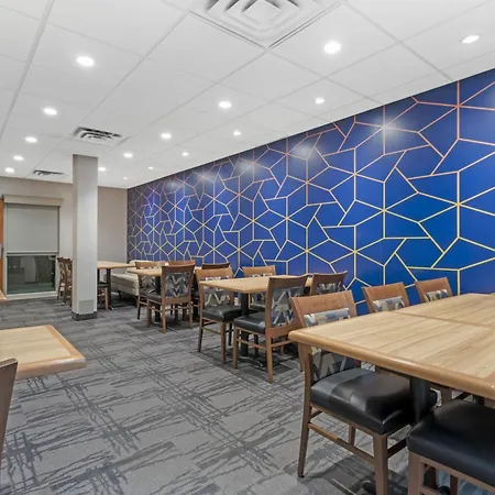 Best Western Plus Pembina Inn&Suites-3