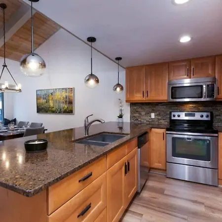 Updated 3 Bedroom 2 Ba With Pool & Hot Tub - Stunning Mountain Views!-2