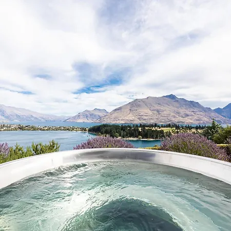 Wakatipu Gem Charming Lakehouse With Hot Tub-2